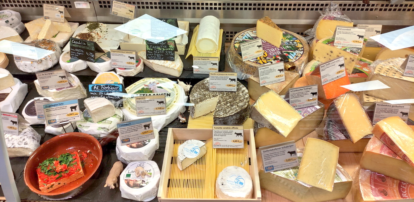 Bild vom Käsewagen mit einer Auswahl an Käse
